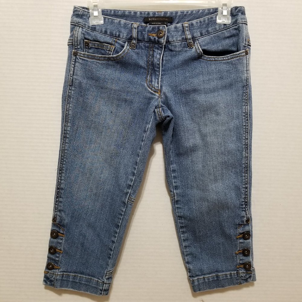 BCBGMaxAzria jeans 0 capri crop lightly distressed button cuffs denim JNS20985